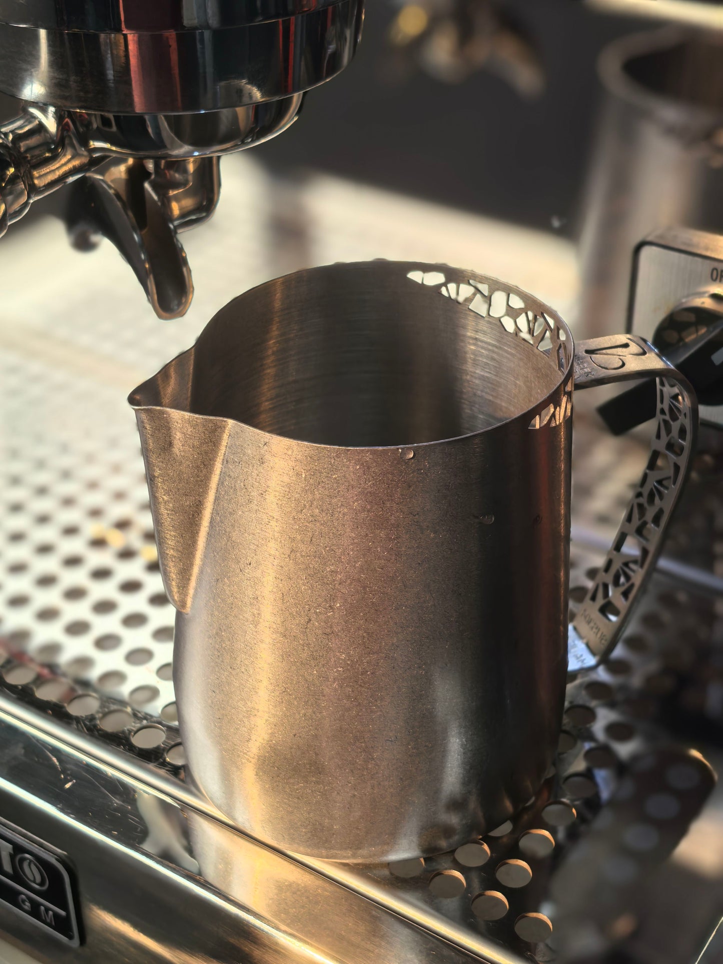 VS002 Latte Art Competition Spout Pitcher 650ML