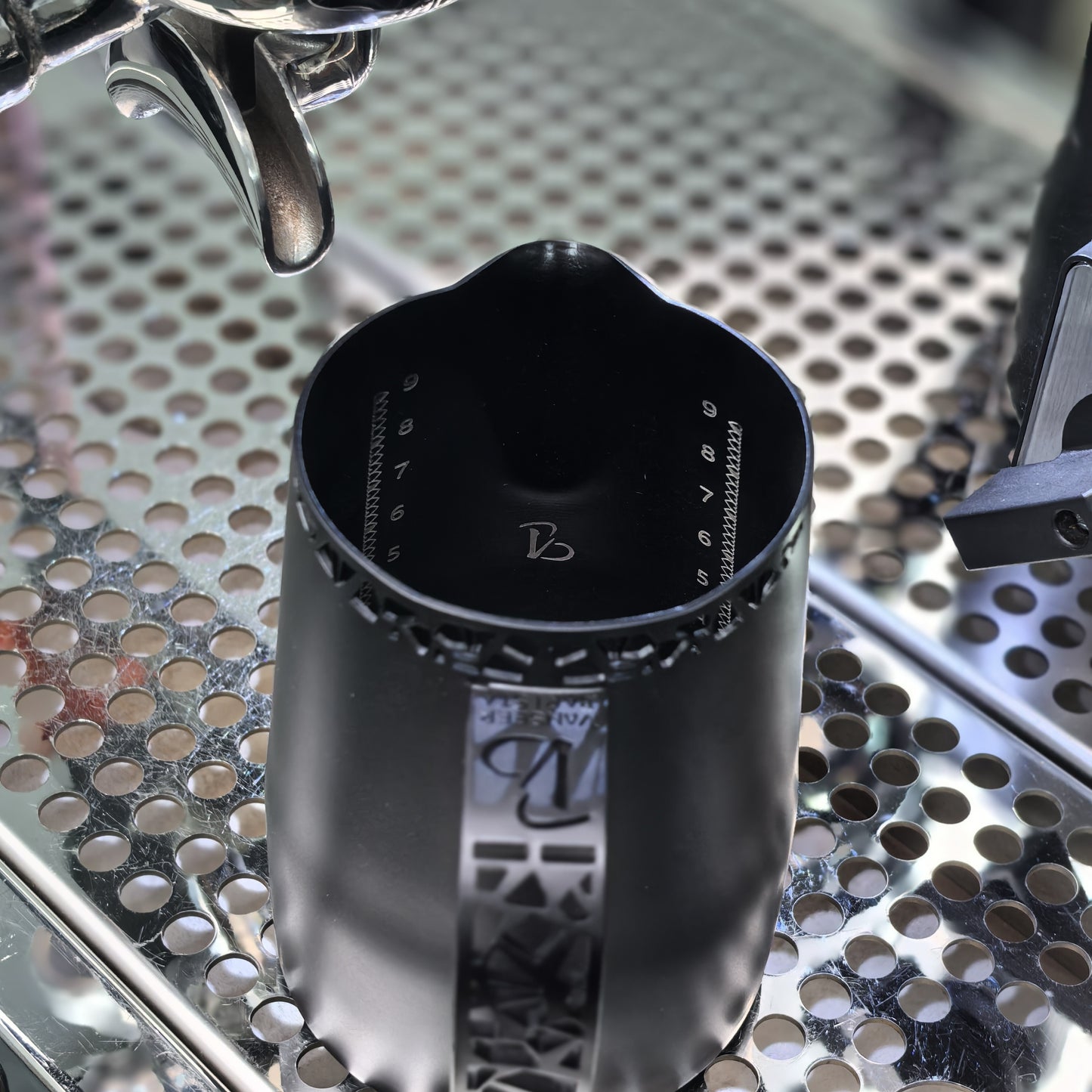 VS001 Round Spout Style Latte Art Pitcher 450ML